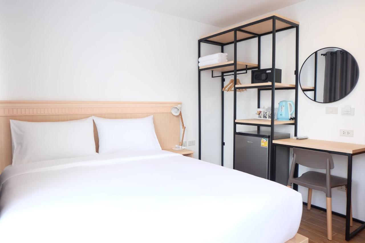Hotel B3 House Kamala Beach Esterno foto