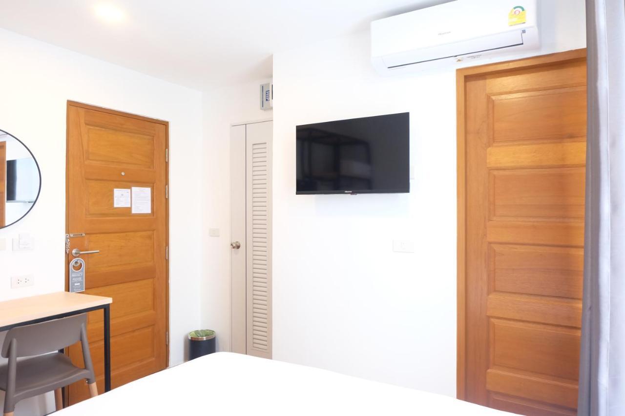 Hotel B3 House Kamala Beach Esterno foto