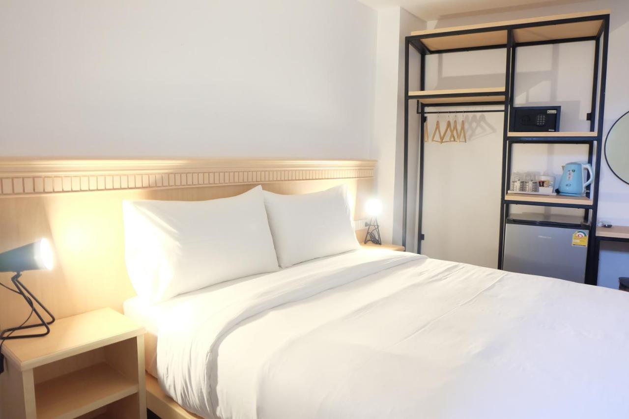 Hotel B3 House Kamala Beach Esterno foto