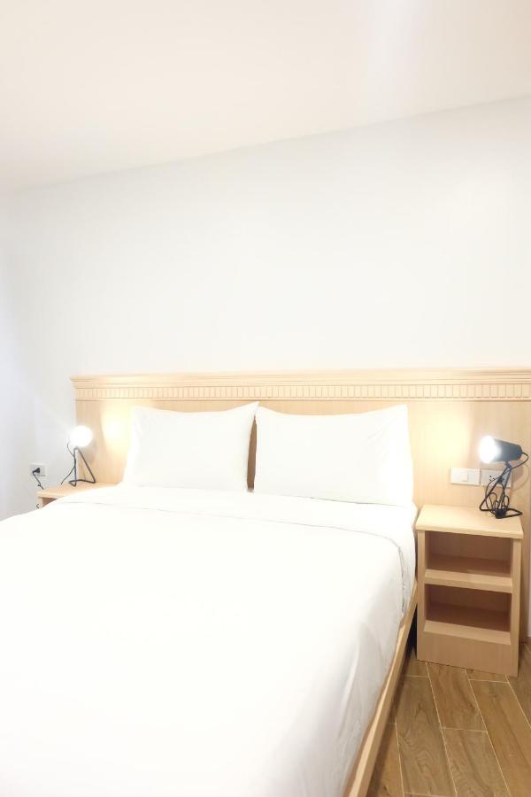 Hotel B3 House Kamala Beach Esterno foto