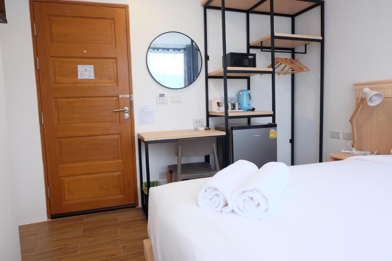 Hotel B3 House Kamala Beach Esterno foto