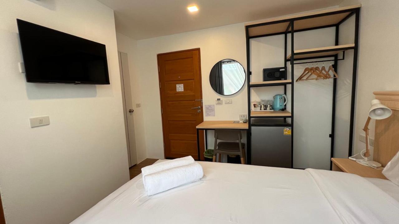 Hotel B3 House Kamala Beach Esterno foto