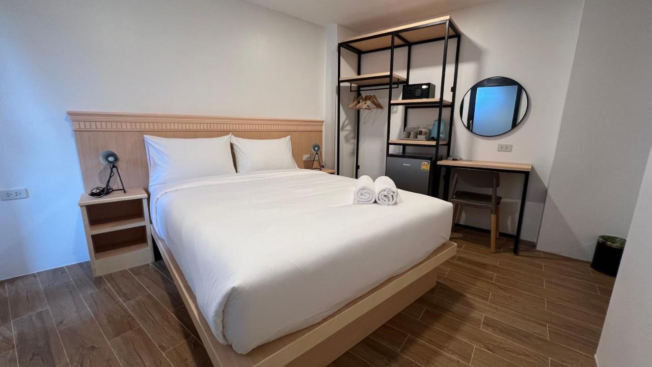 Hotel B3 House Kamala Beach Esterno foto