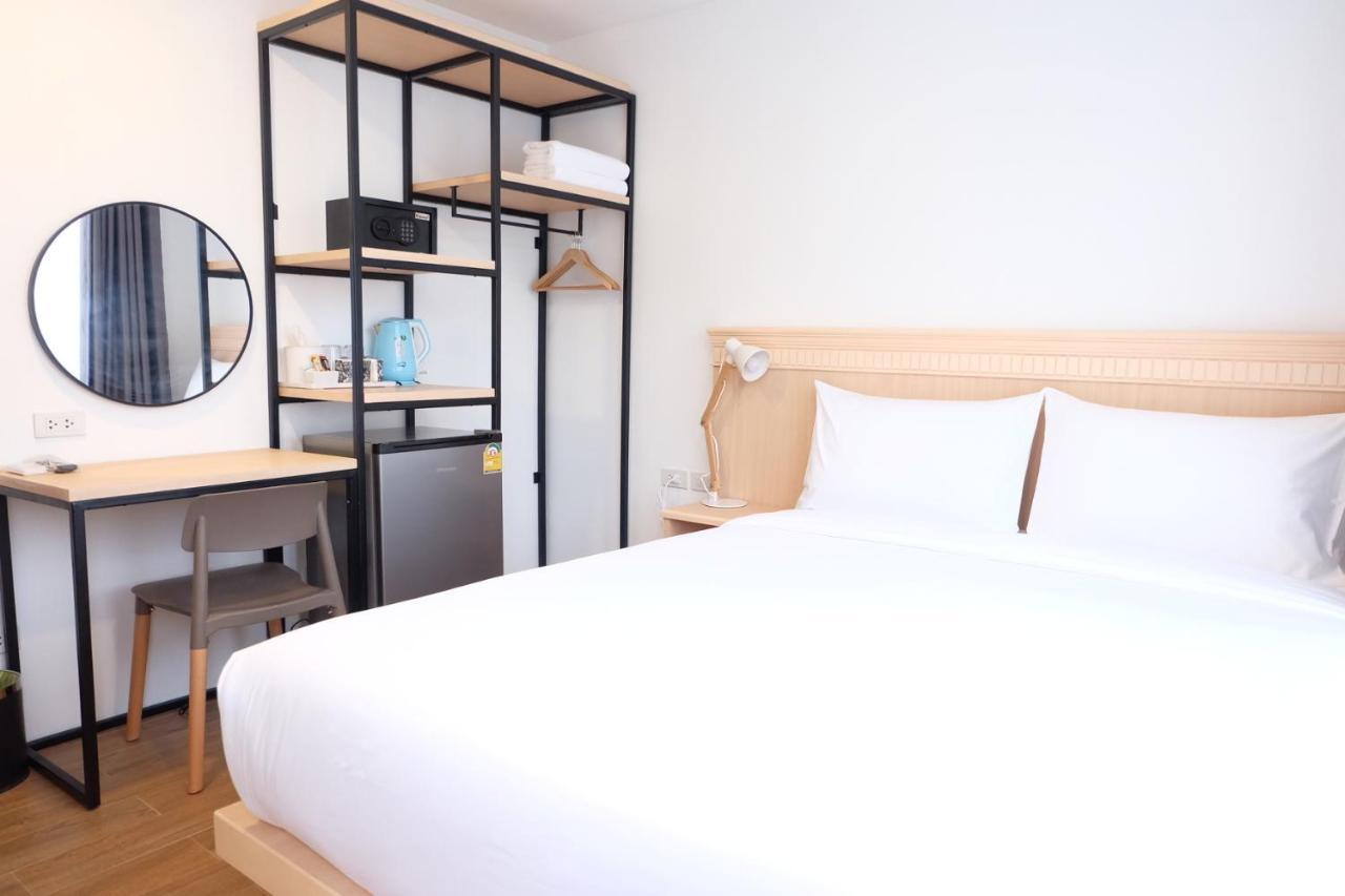 Hotel B3 House Kamala Beach Esterno foto