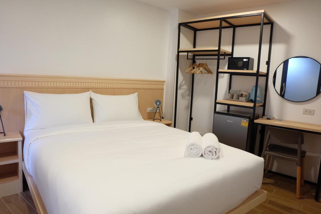 Hotel B3 House Kamala Beach Esterno foto