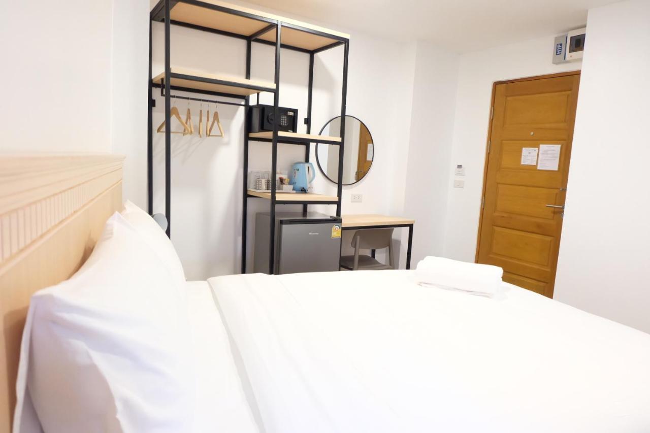 Hotel B3 House Kamala Beach Esterno foto